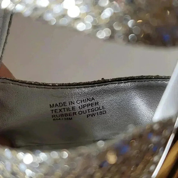 Michael Kors Berkley T-Strap Silver Glitter Sandals 8 - Picture 15 of 15